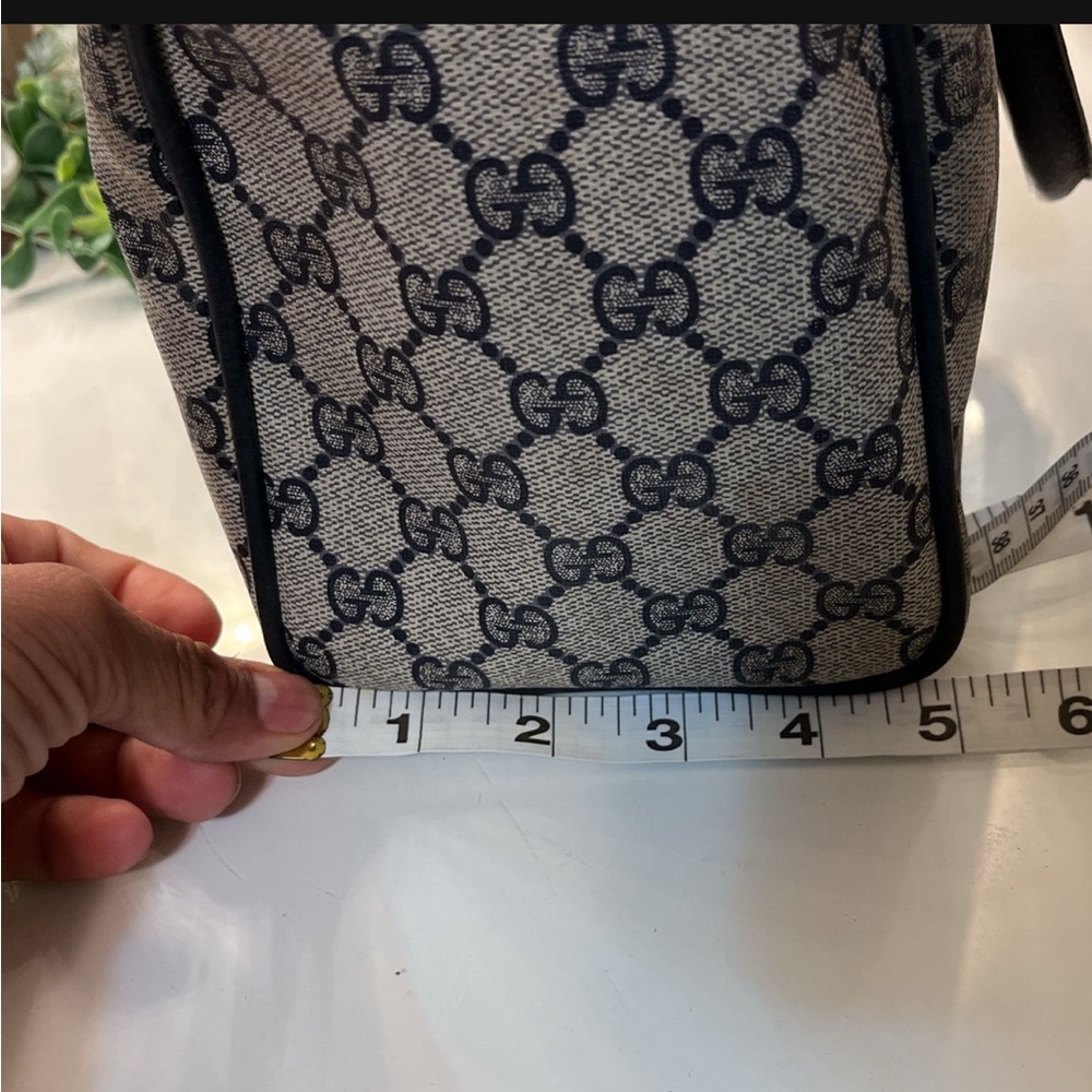 Gucci Beige and Black Satchel with Red Accent - Picture 10 of 11